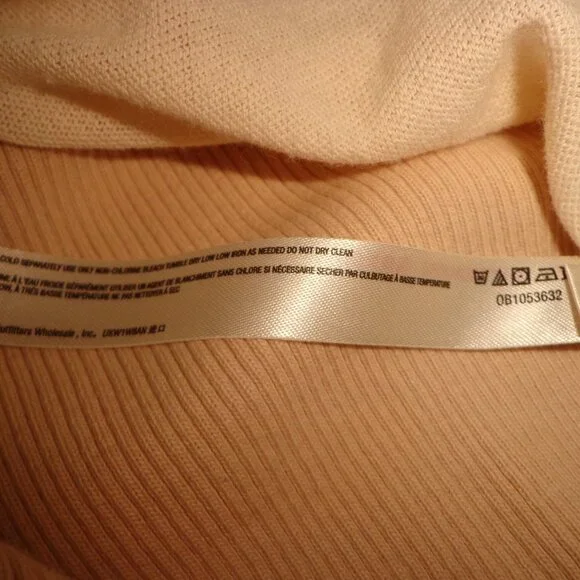 NWOT fp movement Boxy Cropped Top XS Raglan Long Sleeves Geo Design Natural Mult - Picture 12 of 13